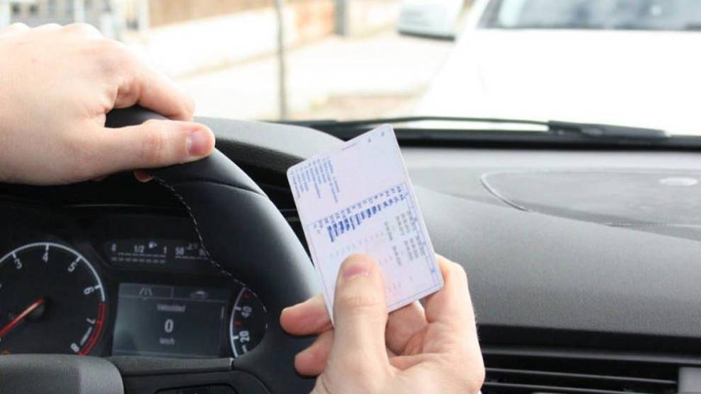 ¿Con cuánto tiempo de antelación se puede renovar el carnet de conducir?