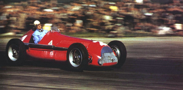 Giuseppe Farina montado en su Alfa Romeo $!Giuseppe Farina montado en su Alfa Romeo