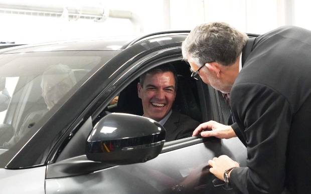Pedro Sánchez y el presidente de Renault España, José Vicente de los Mozos. $!Pedro Sánchez y el presidente de Renault España, José Vicente de los Mozos.