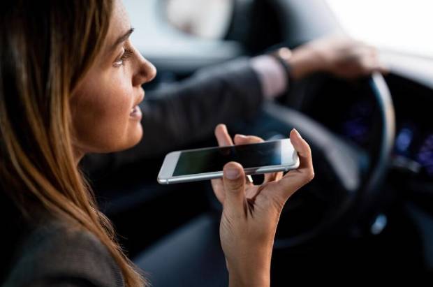 Está prohibido usar el teléfono mientras conduces $!Está prohibido usar el teléfono mientras conduces