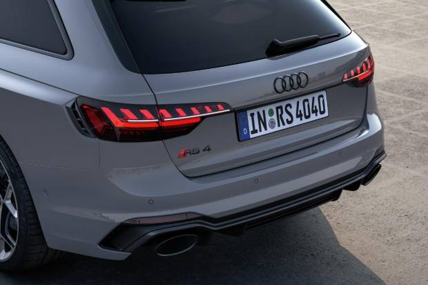 $!Audi RS4 Avant Competition Plus