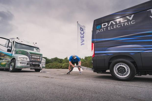 $!La Iveco eDaily ha logrado el récord Guinness de mayor peso remolcado por una furgoneta eléctrica