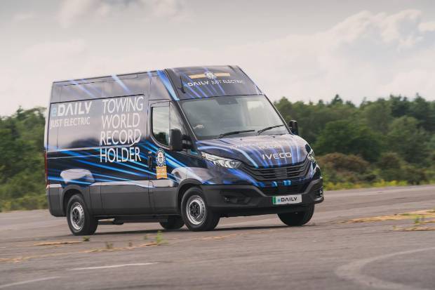 $!La Iveco eDaily ha logrado el récord Guinness de mayor peso remolcado por una furgoneta eléctrica
