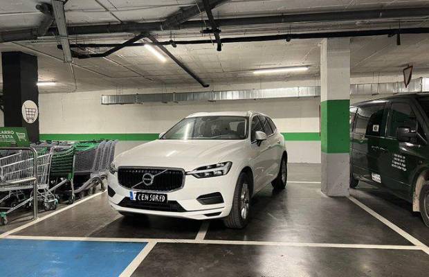 Si aparcas a lo ancho, paga a lo grande: la multa por ocupar dos plazas de estacionamiento