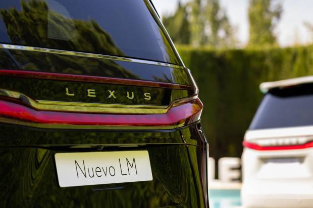 $!Lexus LM