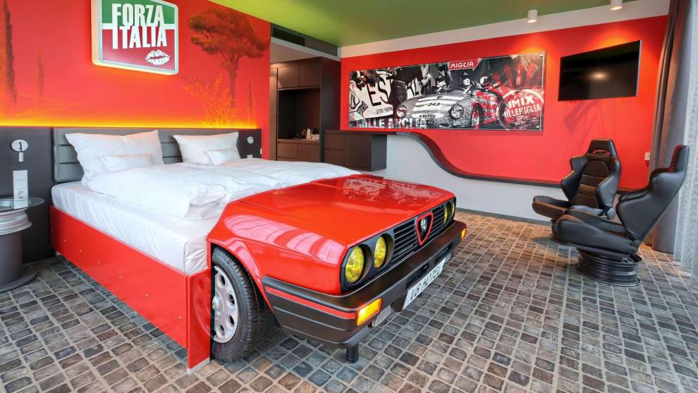 El Hotel V8 en Alemania que es un destino fijo si eres amante del motor