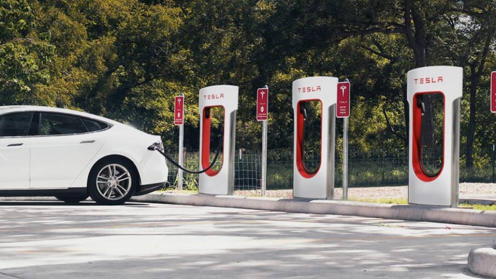 Tesla advierte que hay un truco viral que es bastante peligroso