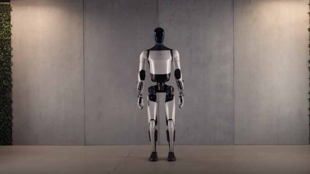 Optimus, el robot humanoide de Tesla, ya trabaja en una de sus fábricas