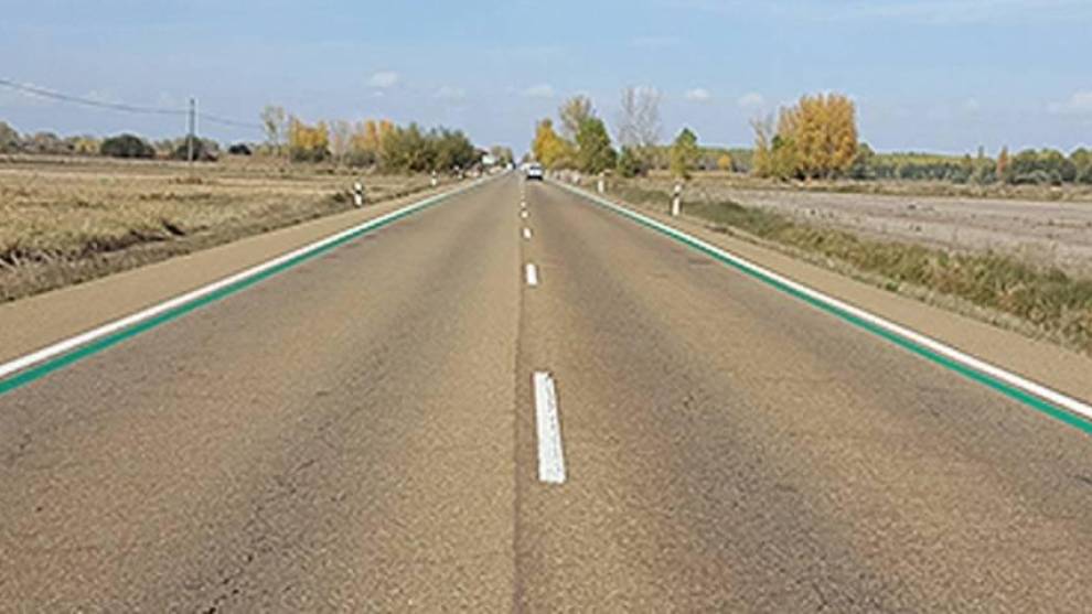 ¿Qué significan las líneas verdes y azules en la carretera?