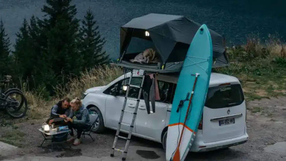 Un accesorio de Decathlon convierte cualquier coche en una camper de forma barata y en unos minutos