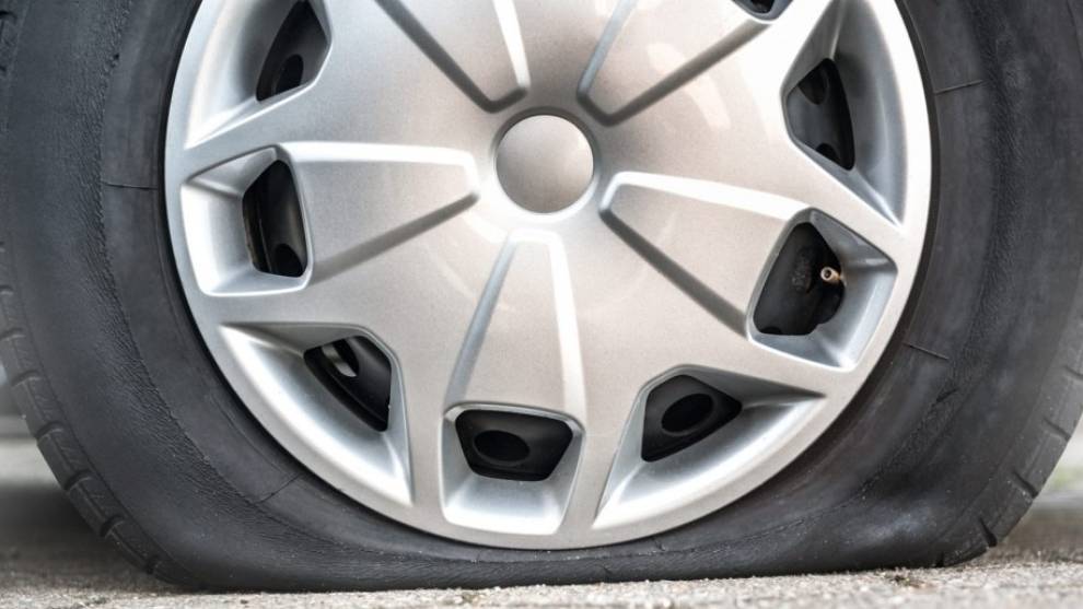 ¿Llevas los cuatro tapones en los neumáticos de tu coche?