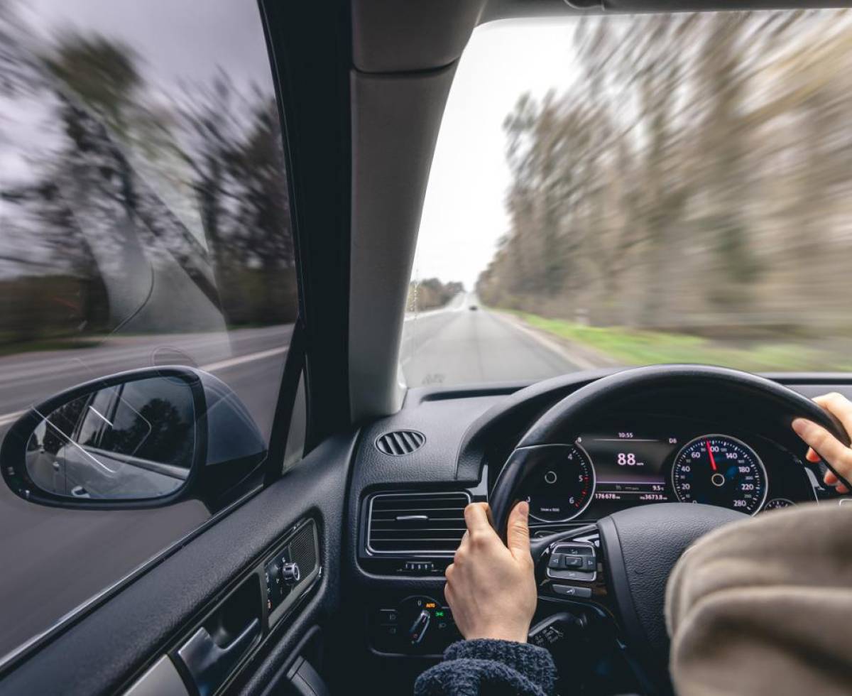 5 errores que debes evitar al conducir tu coche eléctrico este verano