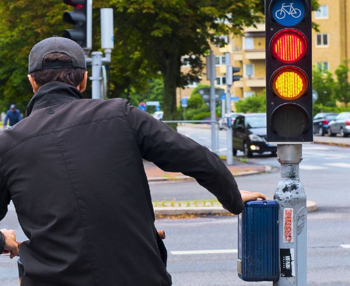 Sanciones de la DGT por no llevar casco en bici o patinete eléctrico:  obligatoriedad y excepciones