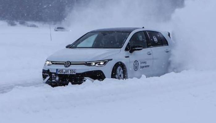 Aprende a dominar el hielo en la Volkswagen Ice Driving Experience