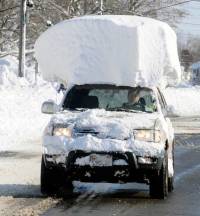 Trucos y consejos para retirar la nieve y el hielo del coche