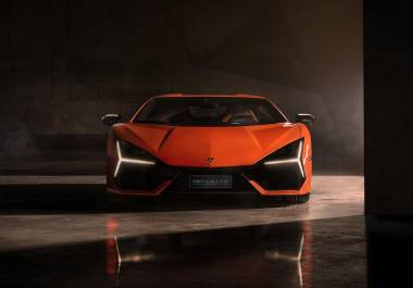 Lamborghini entra en la era de la electrificación con el Revuelto
