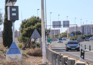Estos son todos los tipos de radares que te puedes encontrar en la carretera este verano
