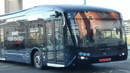 Así es el nuevo bus negro que circula en pruebas en Zaragoza