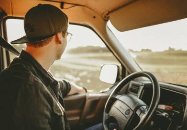 Estos son los seis objetos que no deben faltar en tu coche durante estas vacaciones