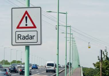 Todos los radares de la DGT: qué tipos hay, que tecnología emplean y cómo multan