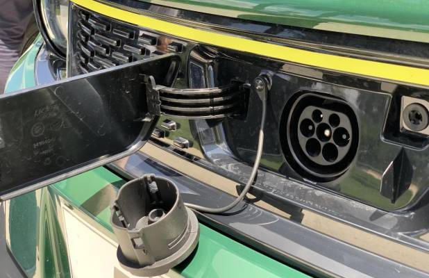 $!El Ligier Myli se puede cargar cómodamente en un enchufe doméstico de 220 V