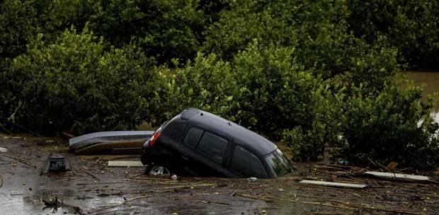 $!Muchos coches desaparecidos y destruidos por la DANA y rus fuertes riadas