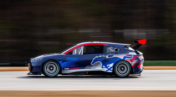 $!Ford, un hypercar para Le Mans, un Nascar eléctrico y a Pikes Peak con el Mustang Mach-E