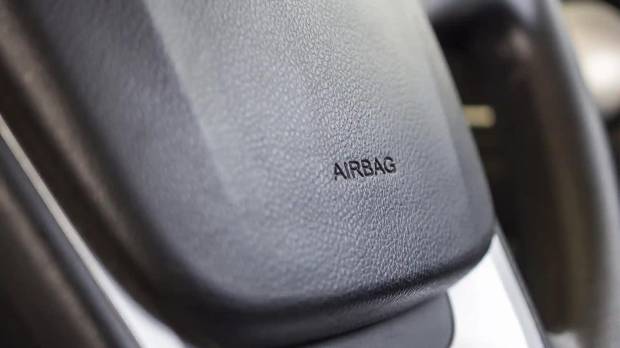 $!Este airbag para pies haría que los coches estén totalmente protegidos