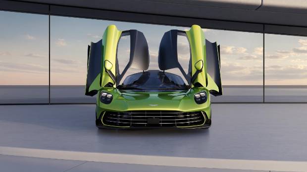 $!Aston Martin retrasa su coche eléctrico y mantiene vivo el V12