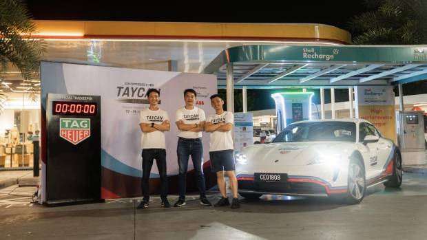 $!Los tres conductores del Porsche Taycan 4S Cross Turismo