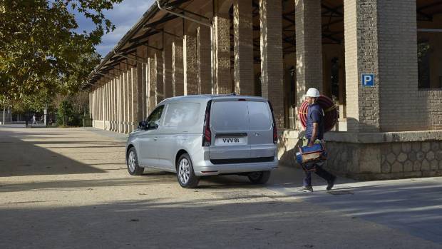 $!Ahórrate hasta 332 euros al mes con la gama Ford Pro híbrida enchufable