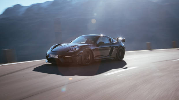 El Porsche 718 Cayman GT4 RS demuestra su potencial en la fase final de pruebas