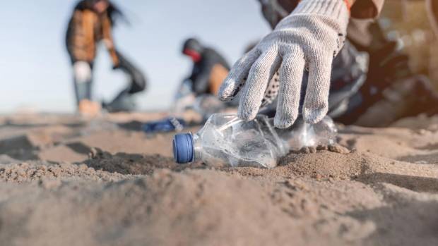 $!Las botellas recicladas son aprovechables para hacer materiales sostenibles.