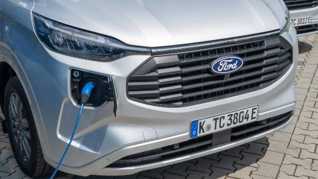 $!Ahórrate hasta 332 euros al mes con la gama Ford Pro híbrida enchufable