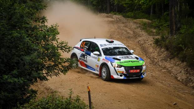 $!Pedro Antunes durante el rallye