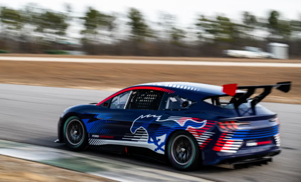 $!Ford, un hypercar para Le Mans, un Nascar eléctrico y a Pikes Peak con el Mustang Mach-E