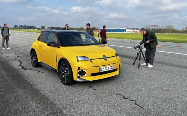 $!Renault 5 en Sindal.