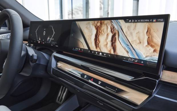 $!BMW Curved Display