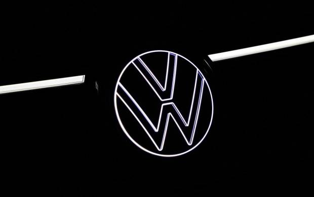 $!Logo iluminado del Volkswagen Golf 2024