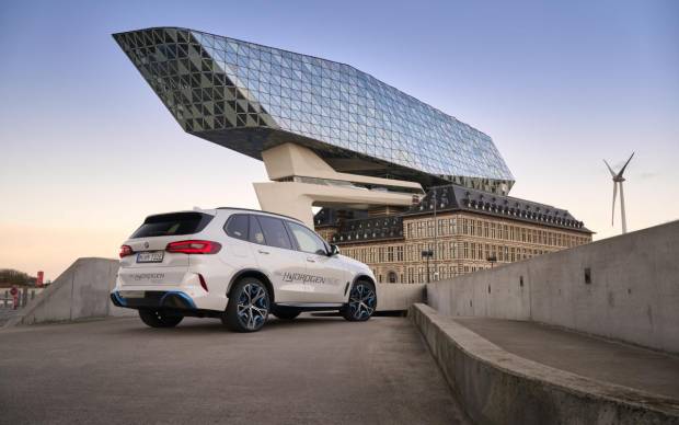 $!On Location BMW iX5 Hydrogen Antwerp