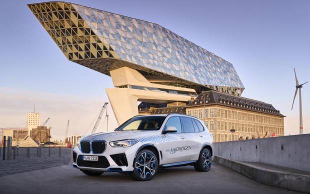 $!On Location BMW iX5 Hydrogen Antwerp