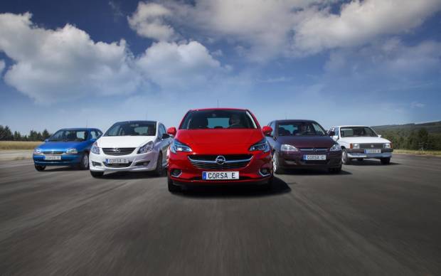 $!Cinco generaciones del Opel Corsa producidas en Zaragoza