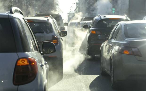 $!Emisiones de CO2 en un atasco de coches