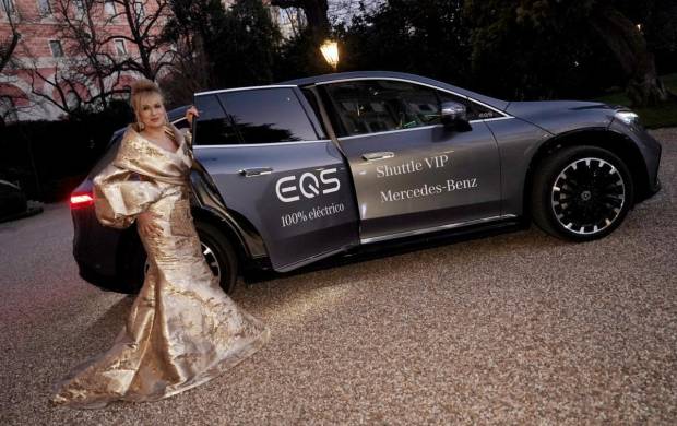$!La soprano Pilar Jurado, a su llegada al evento en su EQS 580 4 Matic de Mercedes-Benz España