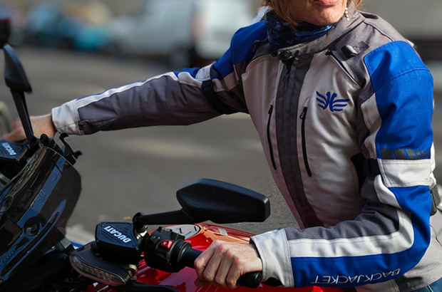 $!Backjacket: la chaqueta de moto que resuelve un problema diario