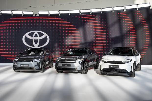 $!Toyota no se conforma con ser el rey de los coches híbridos, y refuerza su apuesta 100% eléctrica con tres nuevos SUV