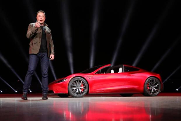 $!Elon Musk en la presentación del Roadster