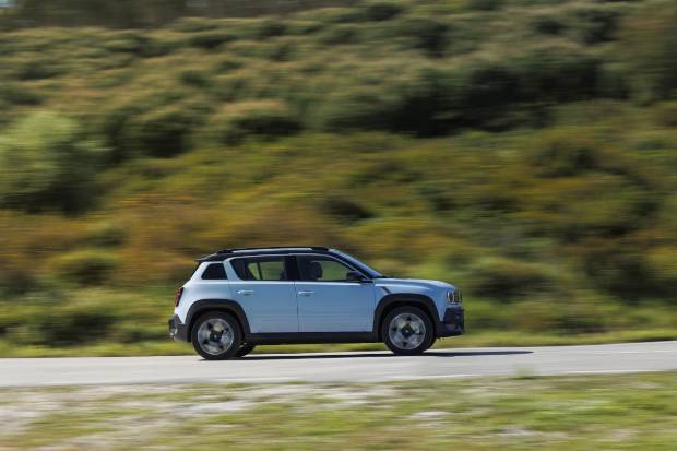 $!Renault 4 image bank media Test-Drive, on April 28th 2025 at Lisbonne, Portugal - Photo Clément Choulot / DPPI