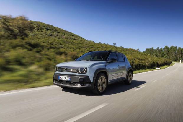 $!Renault 4 image bank media Test-Drive, on April 28th 2025 at Lisbonne, Portugal - Photo Clément Choulot / DPPI