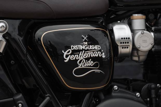 $!Las tapas laterales delatan a esta serie especial de la Bonneville T120.